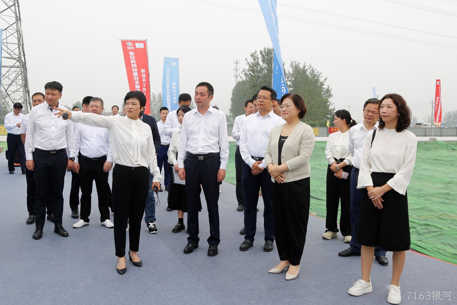 淮安7163银河轻量化车载新型显示组件项目开工建设3.JPG